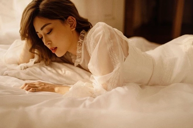 Á hậu Bùi Phương Nga tung bộ ảnh đẹp lung linh mừng sinh nhật tuổi 22