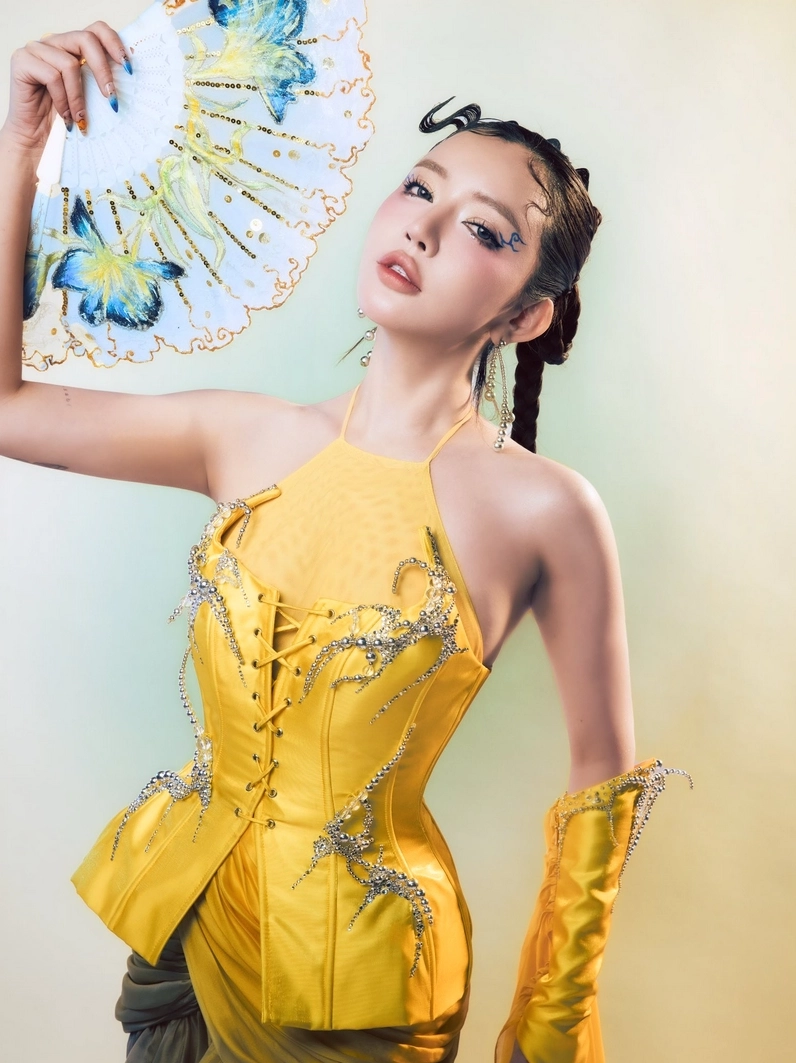 Ảnh Bích Phương đầy quyến rũ và lôi cuốn