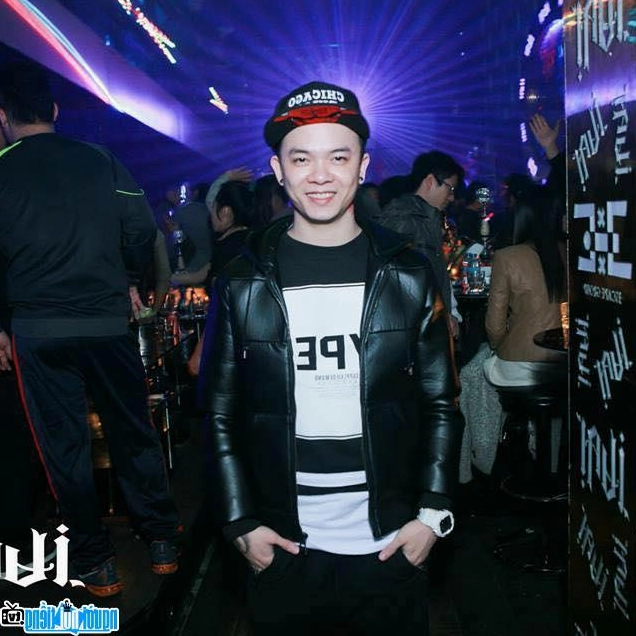 Ảnh chân dung cận cảnh khoe đường nét thanh tú của nữ DJ Tommy