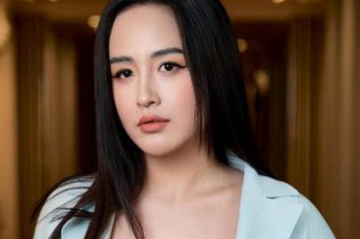 Ảnh Mai Phương Thúy khoe vòng một đầy đặn quyến rũ trong trang phục gợi cảm