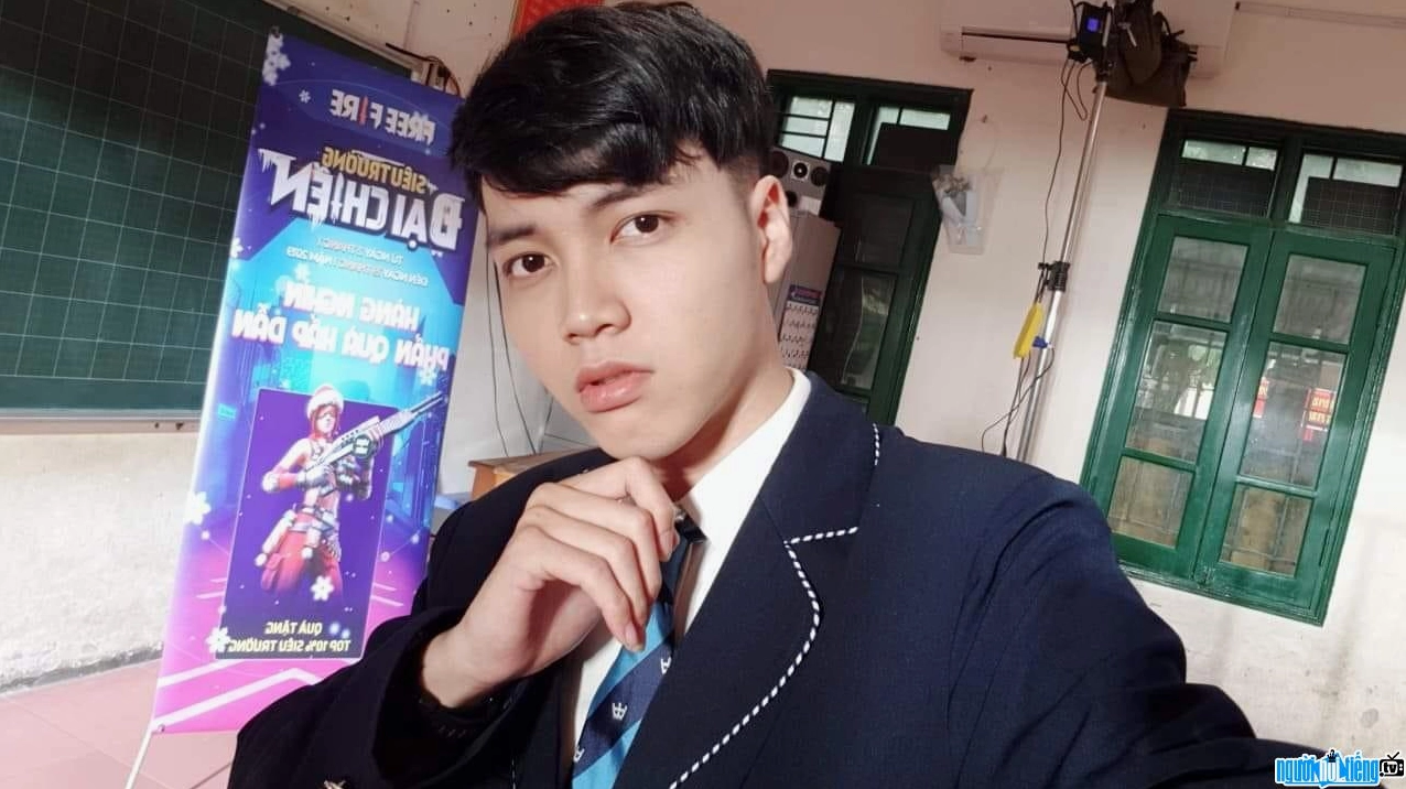 Bức ảnh chân dung cận mặt khoe trọn vẻ đẹp nam tính và cuốn hút của streamer AS Mobile