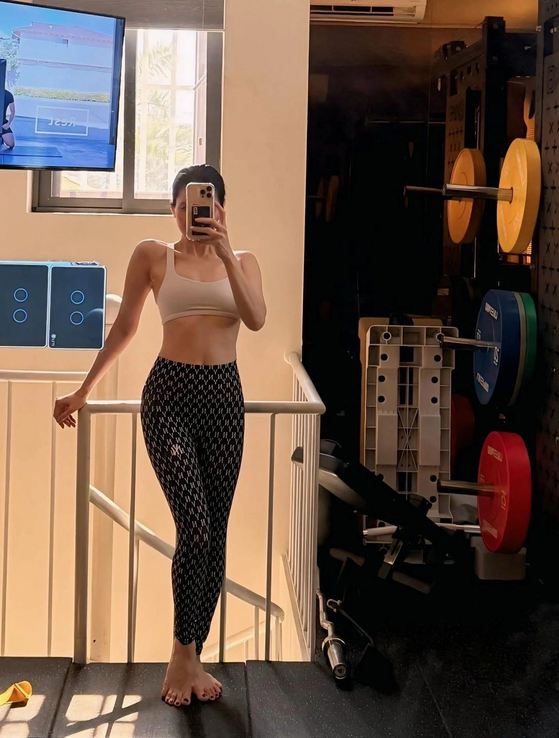 Bức ảnh chân dung khoe sắc vóc nuột nà và quyến rũ của Lệ Quyên ở độ tuổi tứ tuần