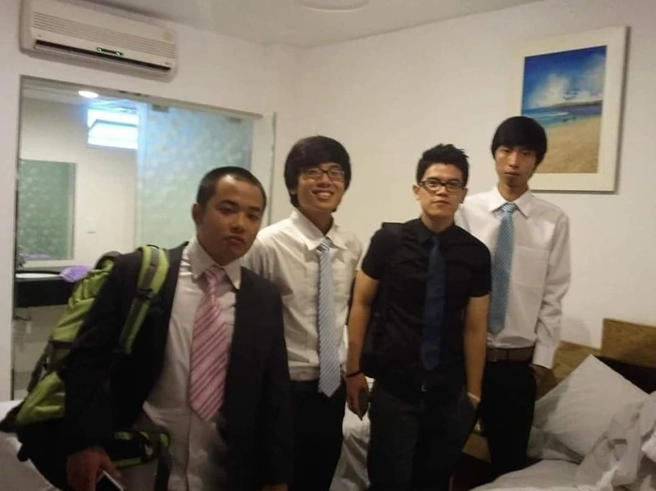 Bức ảnh Đen Vâu với nụ cười rạng rỡ và phong thái tự tin lôi cuốn