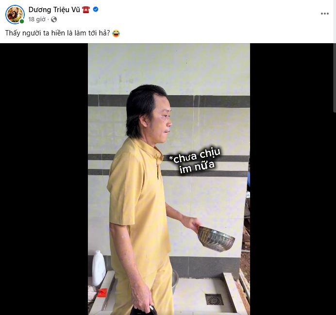 Bức ảnh hiếm hoi ghi lại khoảnh khắc đầy tự nhiên của danh hài Hoài Linh