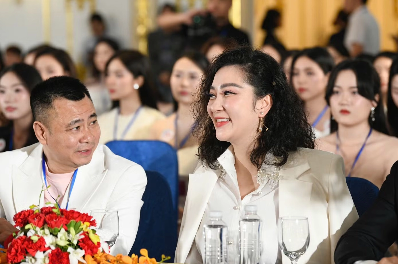 Bức ảnh khoe trọn thần thái sang trọng cuốn hút của người đẹp gốc Hải Phòng