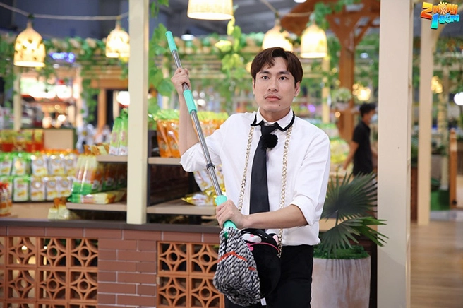 Bức ảnh Kiều Minh Tuấn cười rạng rỡ đầy năng lượng khi tham gia chương trình thực tế