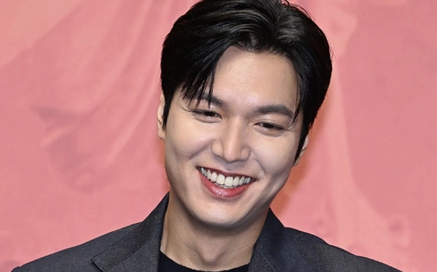 Bức ảnh Lee Min Ho khoe trọn vẹn nhan sắc nam thần gây sốc cộng đồng mạng