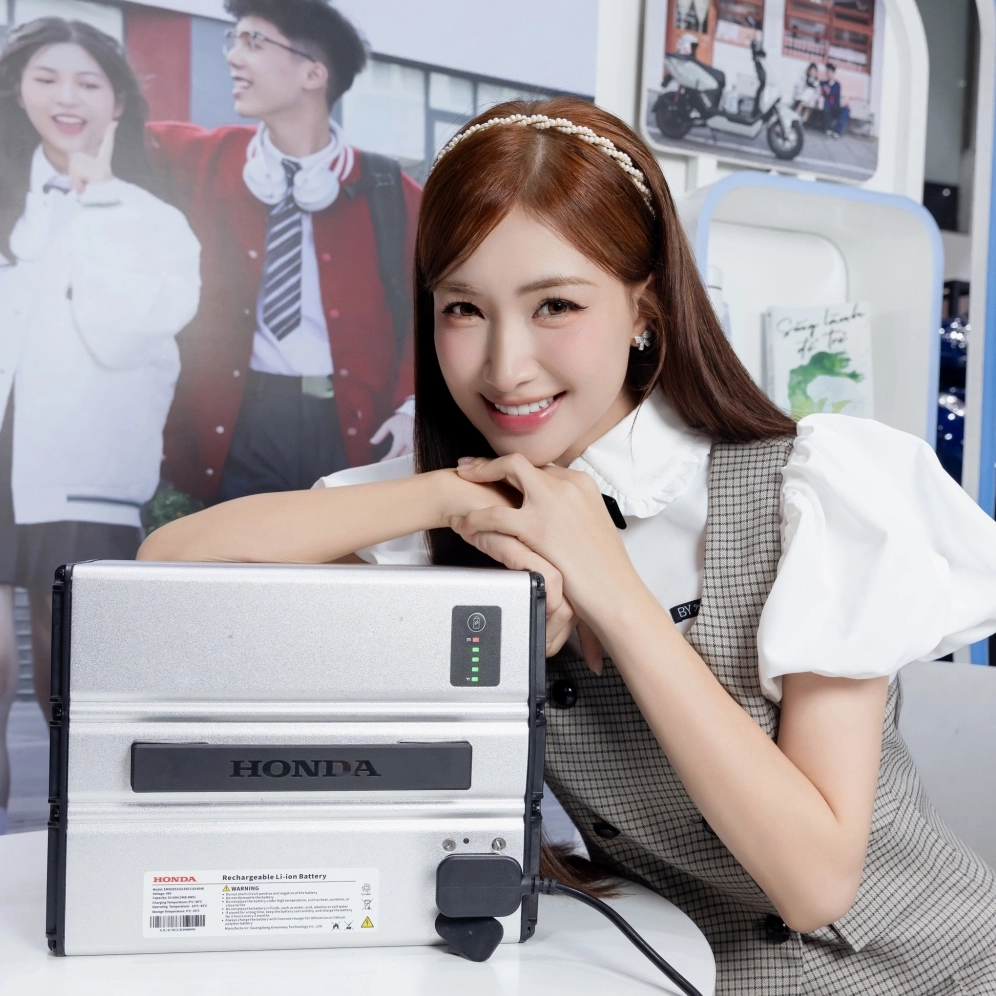 Chiều cao khiêm tốn 1m55 nhưng Hòa Minzy vẫn vô cùng nổi bật và đáng yêu