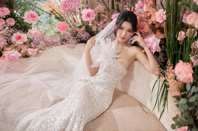 Góc nghiêng thần thánh khoe trọn đường nét thanh tú trên gương mặt