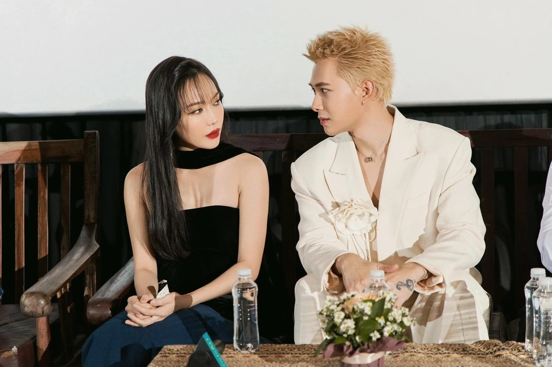 Hình ảnh Diệu Nhi và Anh Tú ngọt ngào bên nhau sau nhiều năm gắn bó