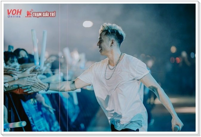 Hình ảnh dj wukong ngầu lòi với phong cách thời trang cá tính