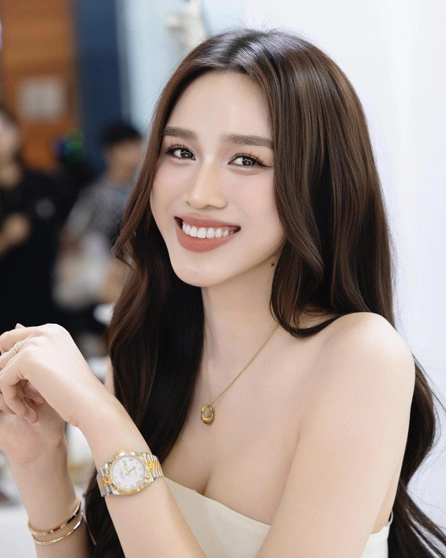Hình ảnh Đỗ Thị Hà khoe nhan sắc rạng rỡ và cuộc sống viên mãn sau khi kết hôn