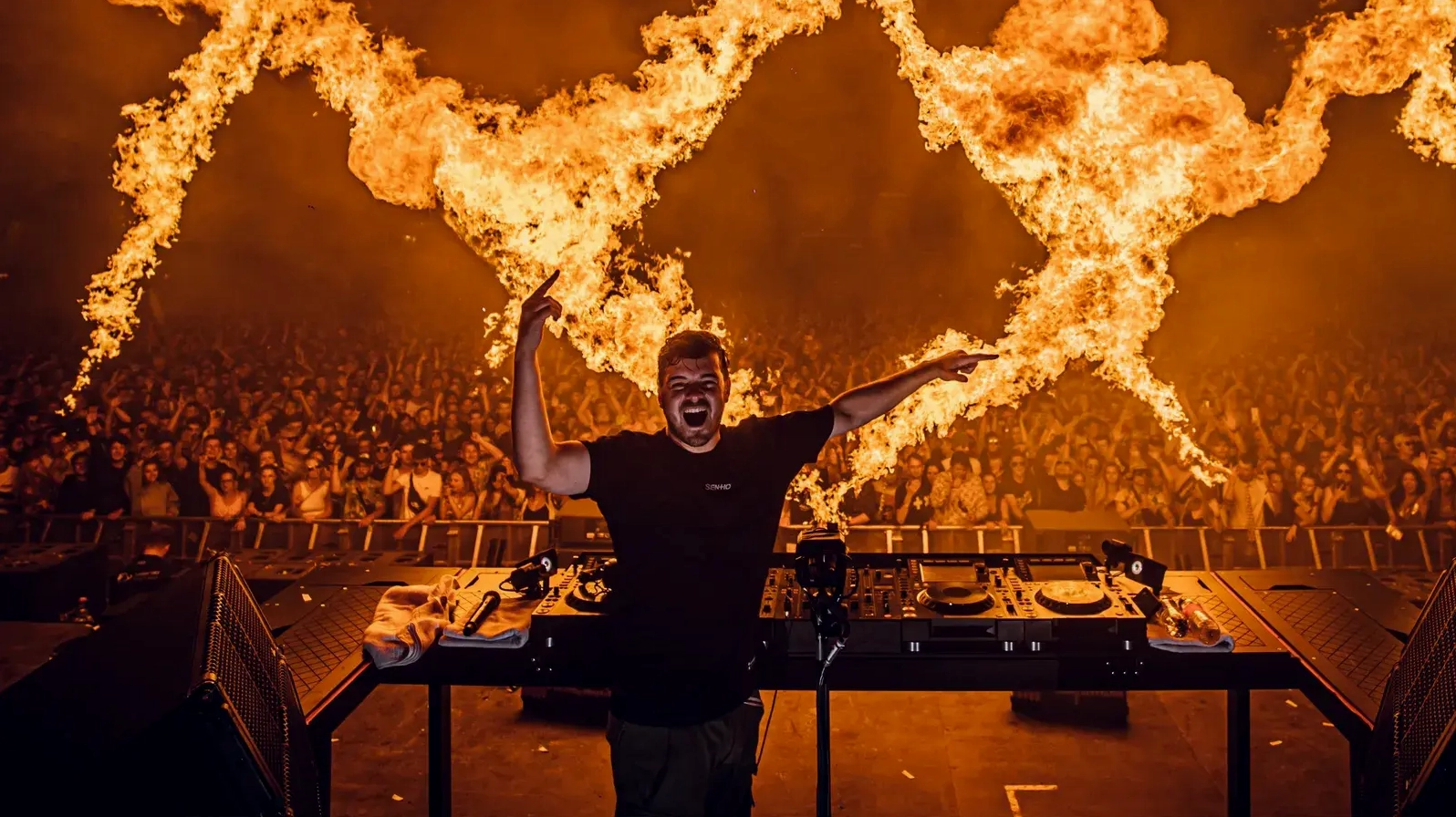 Hình ảnh Martin Garrix rạng rỡ truyền cảm hứng mạnh mẽ cho giới trẻ yêu nhạc điện tử