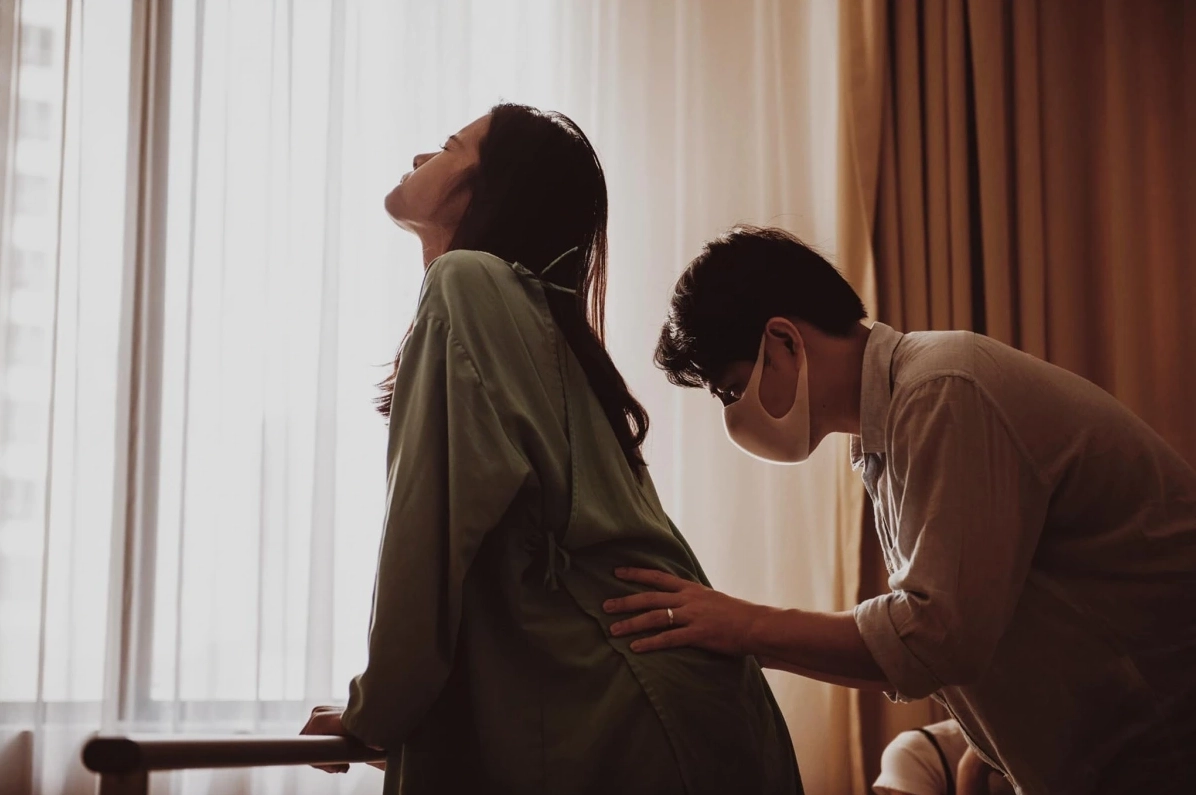 Hình ảnh nữ ca sĩ đong đầy tình mẫu tử bên gia đình nhỏ