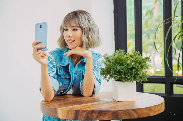 Hình ảnh selfie cực xinh đẹp và cuốn hút của ca sĩ Min