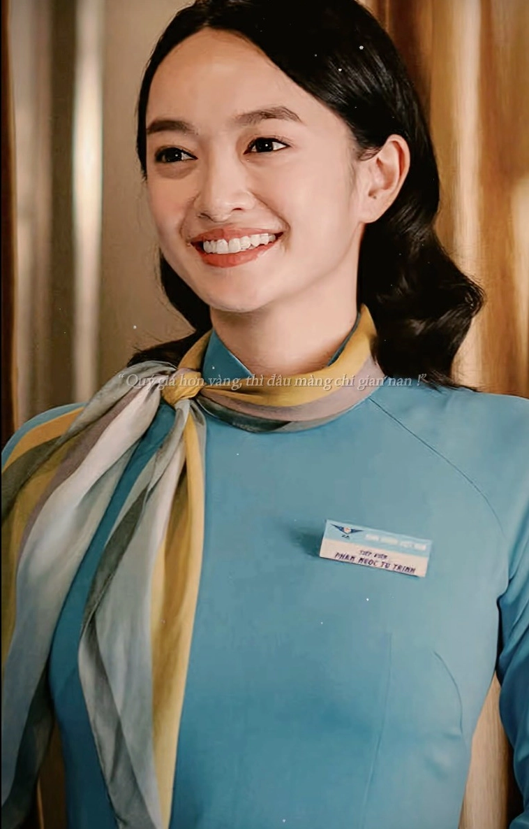 Hình Kaity Nguyễn gợi cảm trong bộ trang phục khoét sâu tôn vòng một quyến rũ