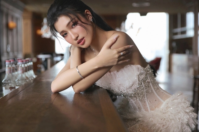 Khoảnh khắc diện váy cưới lộng lẫy khoe visual đỉnh cao của thần tiên tỷ tỷ phương nhi