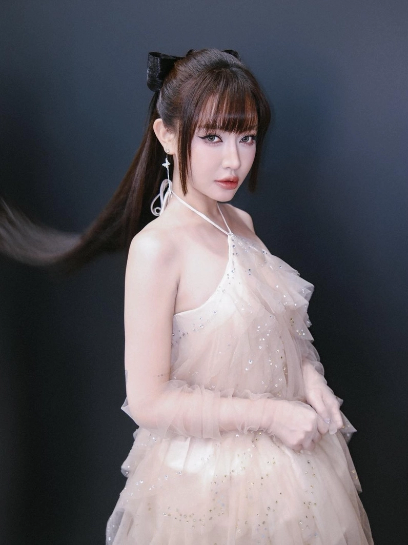 Khoảnh khắc thần thái của ca sĩ Bích Phương