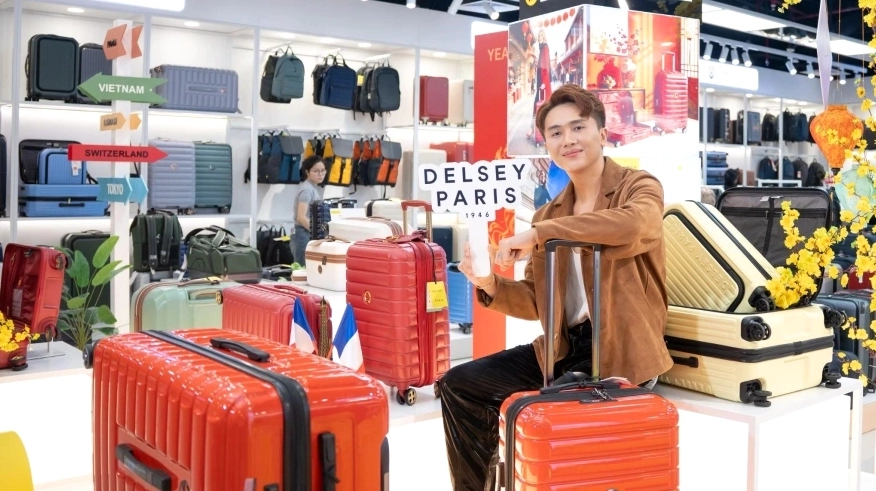 Lan Khuê trải nghiệm vali hàng hiệu với phong cách thời trang cực chất