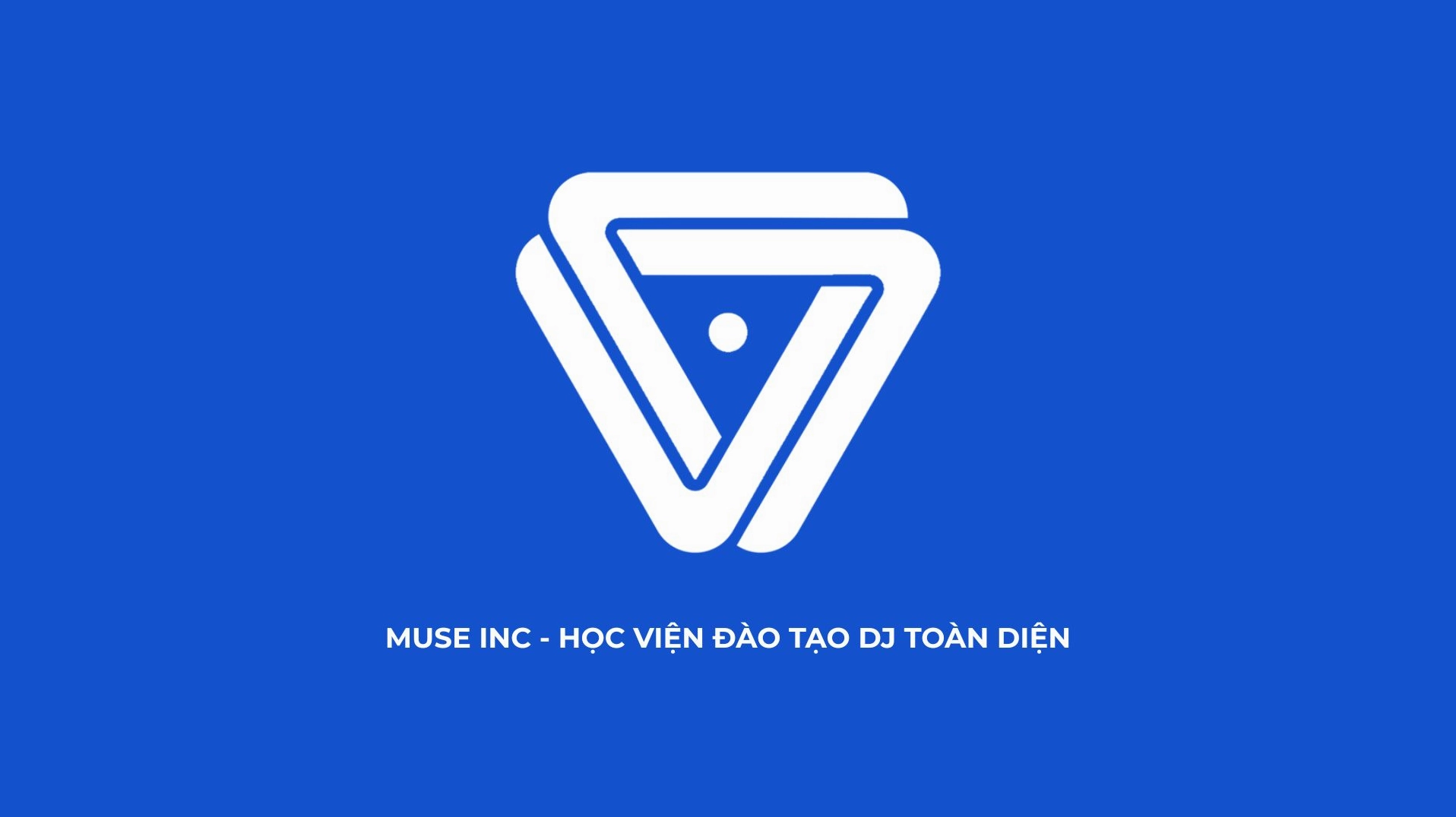 Logo Muse Inc nơi đánh dấu bước ngoặt sự nghiệp của nam nghệ sĩ