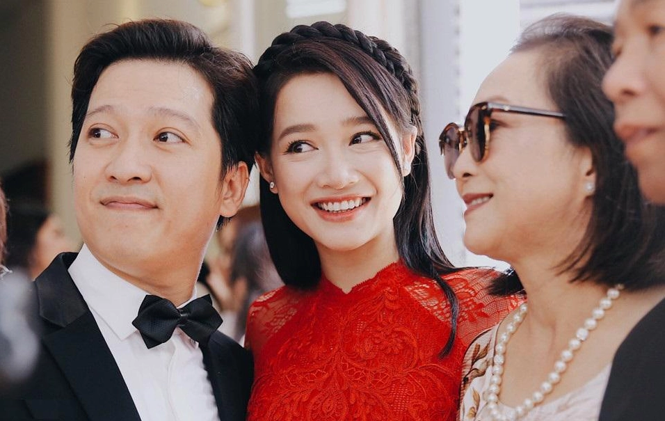 Nhã Phương rạng rỡ trong một sự kiện với phong cách trang điểm nhẹ nhàng