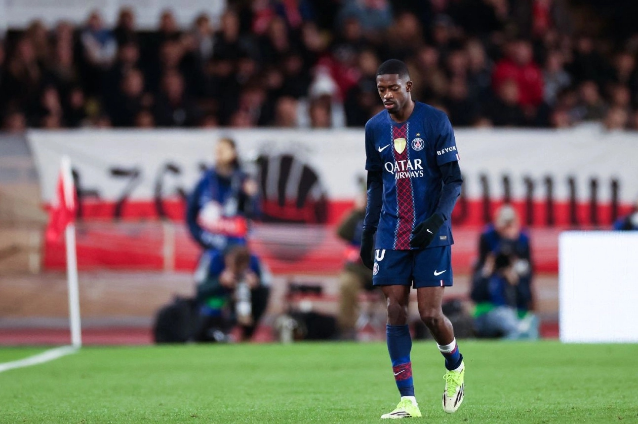 Ousmane Dembélé rời sân sớm trong hiệp hai trận đấu giữa PSG và Monaco tại đấu trường Champions League do chấn thương