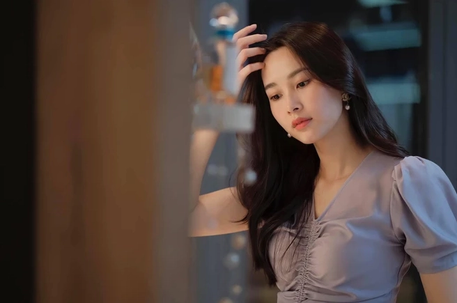 Phong thái nhẹ nhàng và thanh lịch của Đặng Thu Thảo