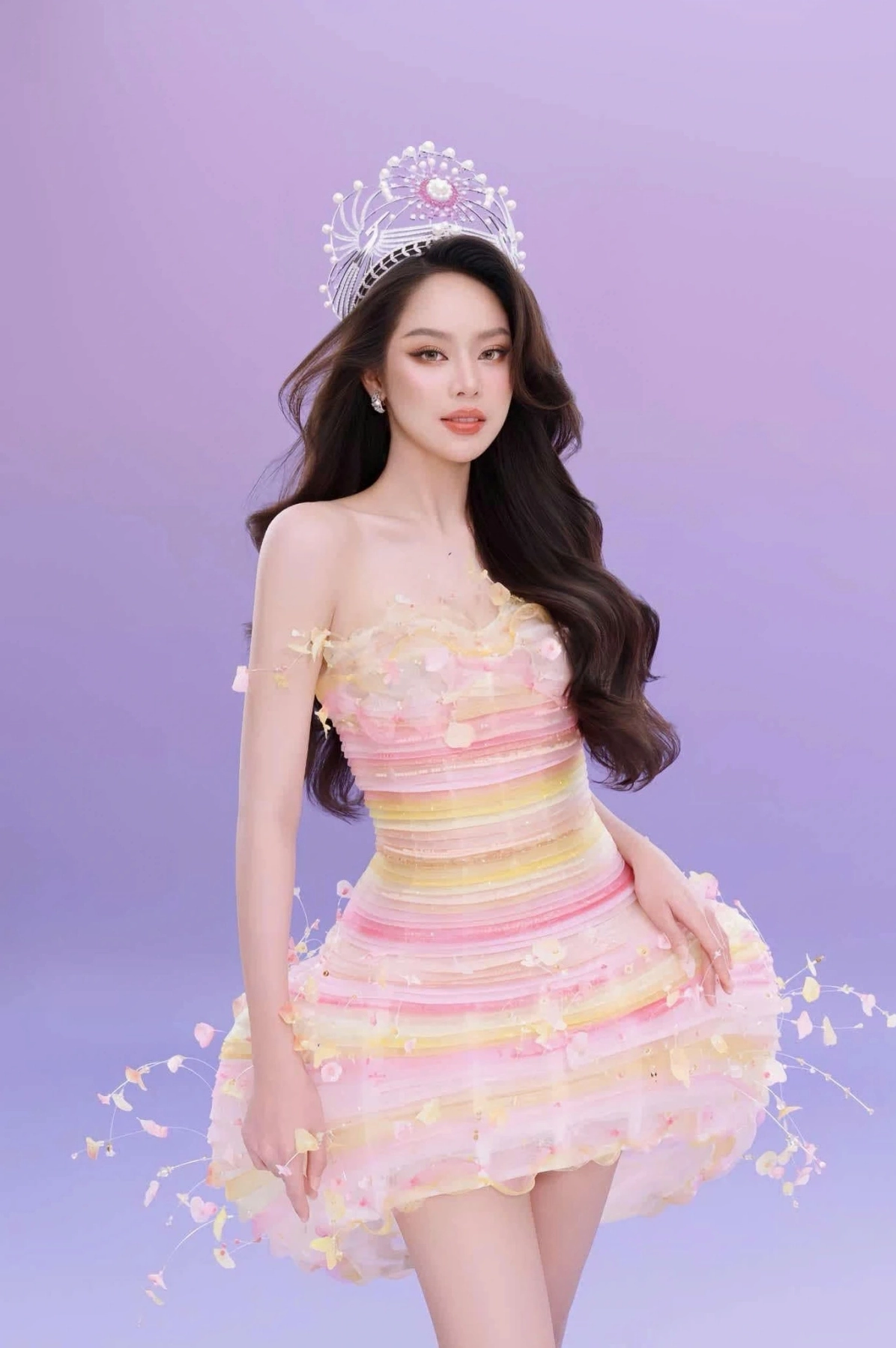 Thần thái cuốn hút của hoa hậu Thanh Thủy trong trang phục gợi cảm