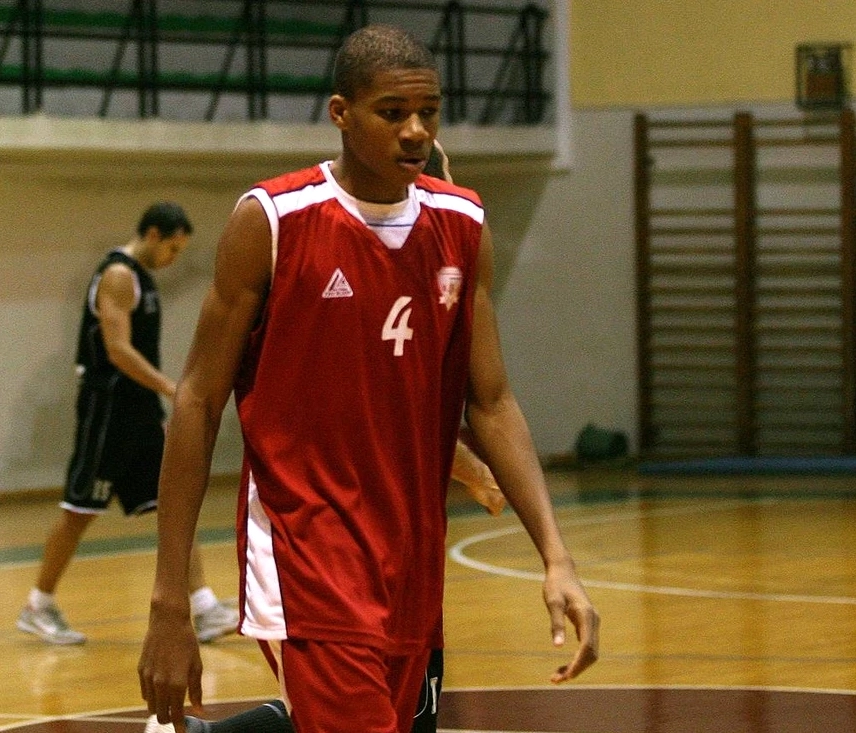 Giannis Antetokounmpo đang dẫn bóng đột phá