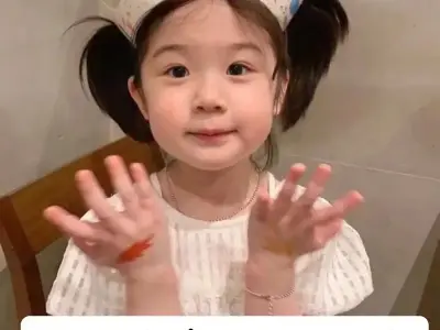 Ảnh meme em bé có chữ hài hước khiến bạn cười thả ga