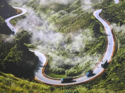 Ảnh con đường đẹp rực rỡ với cảnh thiên nhiên tuyệt diệu