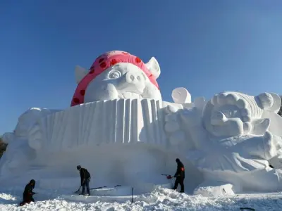 Chiêm ngưỡng vẻ đẹp kỳ ảo từ tác phẩm điêu khắc tuyết