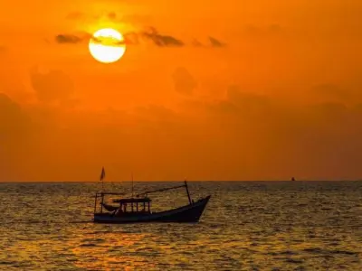 Hoàng hôn trên biển tuyệt đẹp mang lại phút giây yên bình