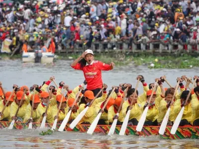 Những màn tranh tài kịch tính trong Lễ hội đua ghe Ngo