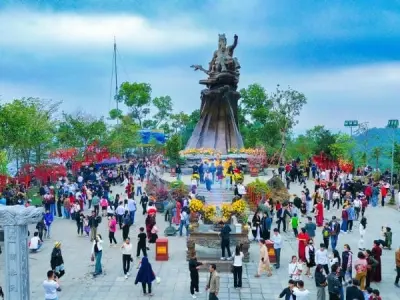Trải nghiệm không khí sôi động tại Lễ hội Gióng hàng năm