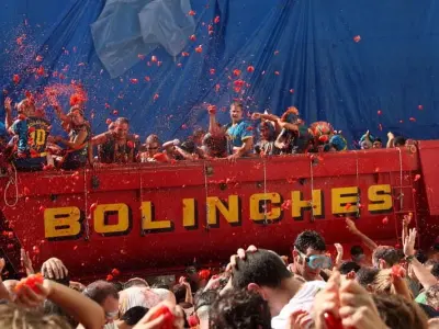 Khám phá sự sôi động tại Lễ hội ném cà chua La Tomatina