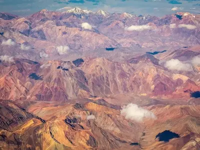 Ảnh sa mạc Atacama tuyệt đẹp với cồn cát và đất đỏ trải dài