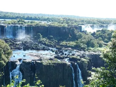 Khám phá thác Iguazu hùng vĩ giữa rừng nhiệt đới