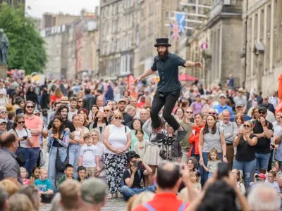 Trải nghiệm lễ hội Fringe lớn nhất thế giới tại Scotland