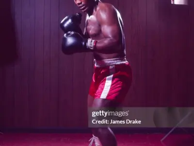 Phân tích chi tiết sự nghiệp và sức mạnh của huyền thoại Joe Frazier