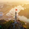 Khám Phá Núi Bài Thơ Hạ Long Biểu Tượng Lịch Sử và Cảnh Quan