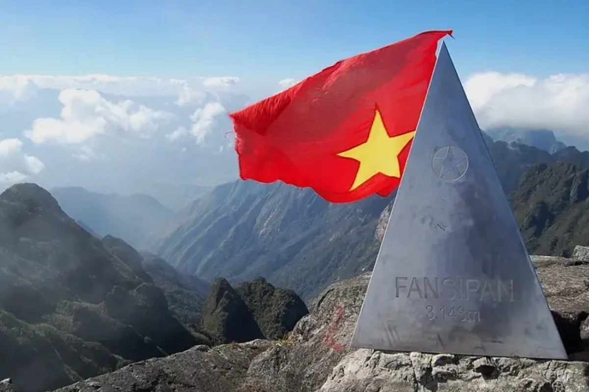 Khám phá 15 Ngọn Núi Hùng Vĩ Nhất Việt Nam - Điểm Đến Lý Tưởng Cho Người Yêu Thiên Nhiên