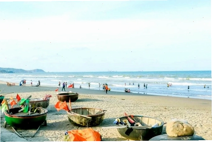 Bãi biển Cửa Lò Nghệ An với cát trắng mịn và nước biển trong xanh