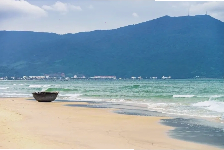 Bãi biển Non Nước phù hợp cho các hoạt động tắm biển và thư giãn