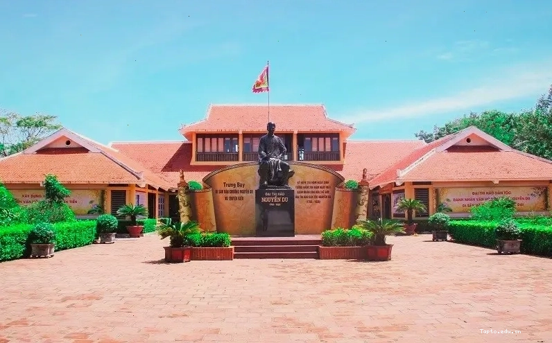 Các địa điểm du lịch gần Biển Cửa Hội