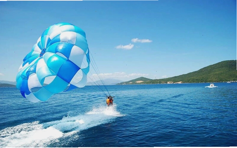 Các hoạt động vui chơi sôi động trên biển Non Nước