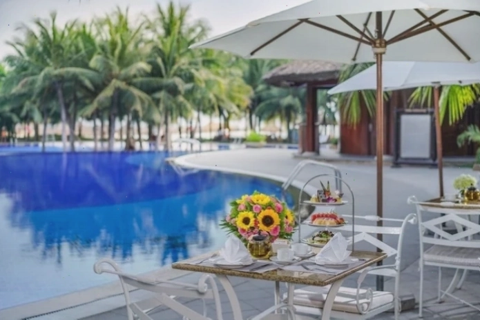 Cảnh biển Cam Ranh về đêm