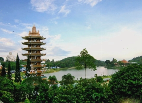 Cảnh quan hùng vĩ nhìn từ cáp treo Núi Cấm