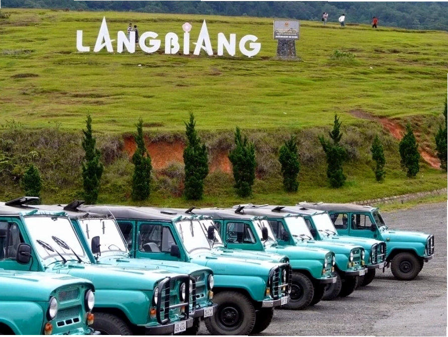 Cảnh sắc thiên nhiên Đà Lạt từ đỉnh Langbiang