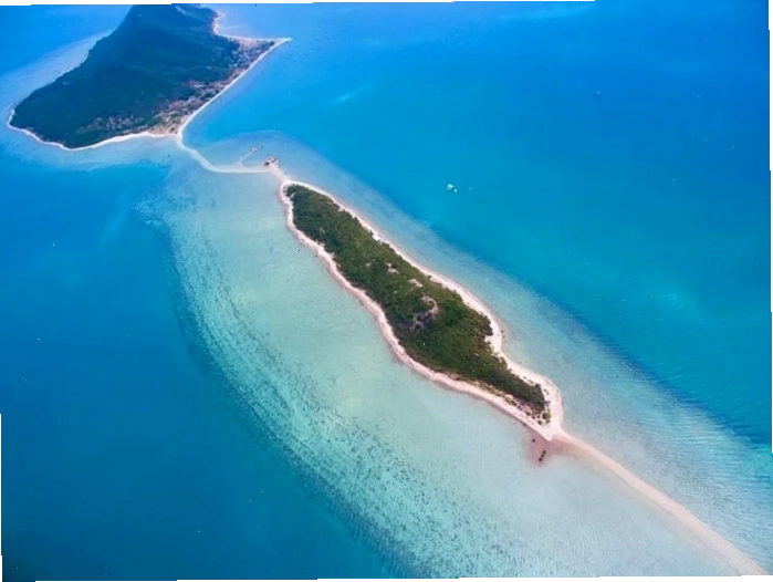 Con đường đi bộ giữa biển tại Đảo Điệp Sơn, Nha Trang